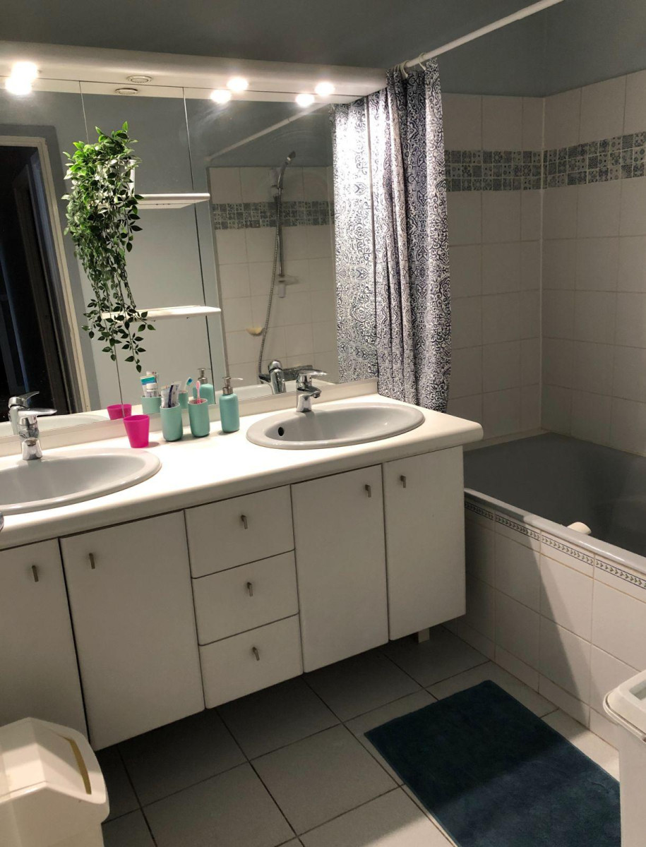 
                                                Colocation
                                                 Colocation Paris 15 - 117 m2.