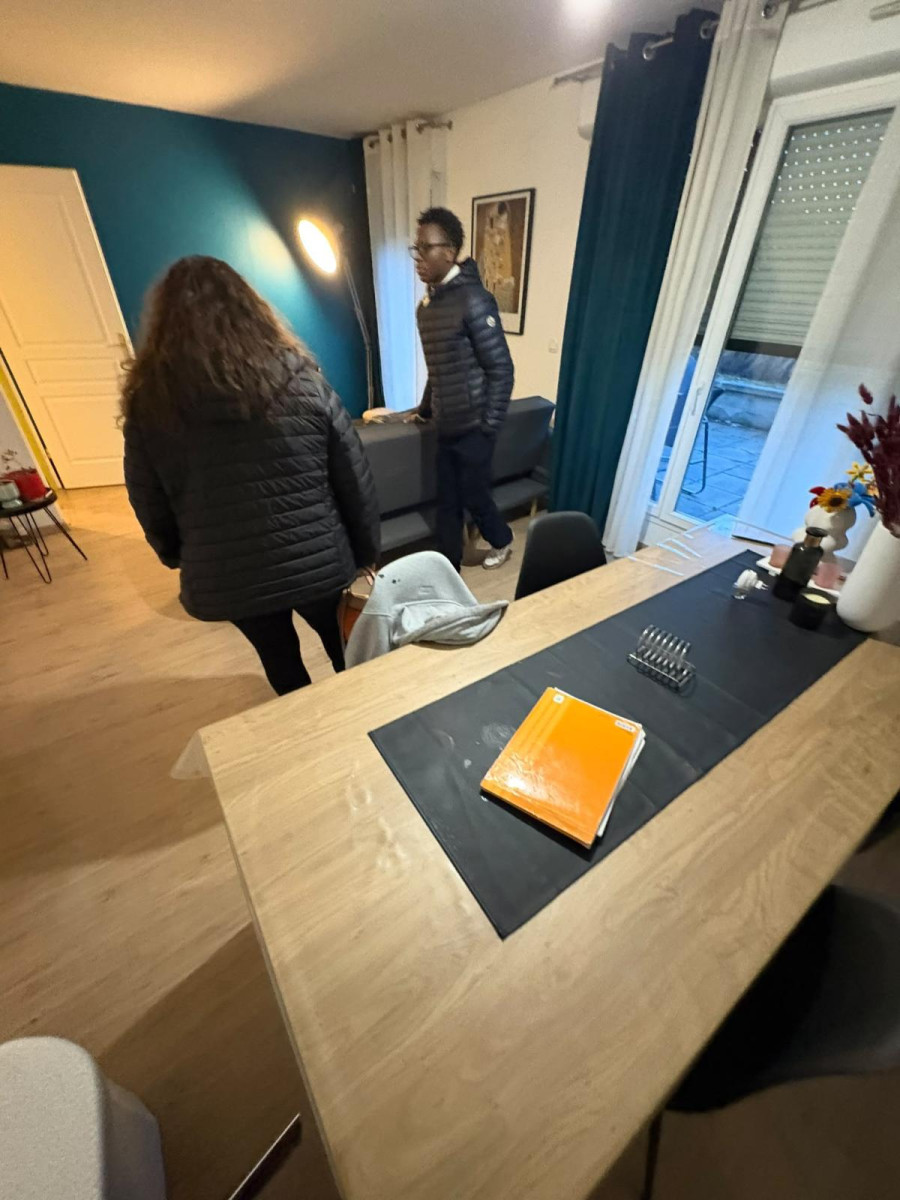 
                                                Location
                                                 Colocation pour étudiant , idéal travail au calme