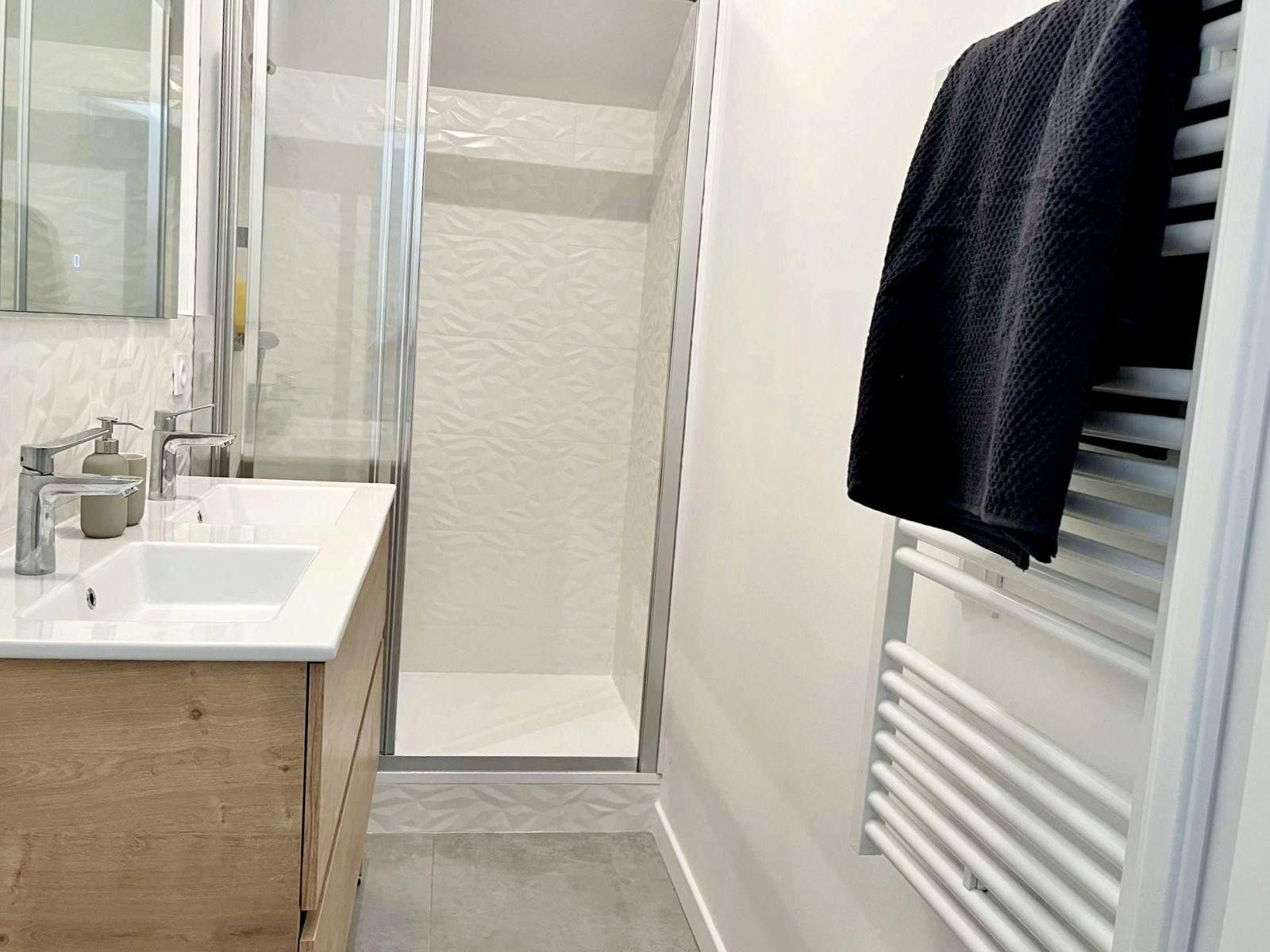 
                                                Colocation
                                                 COLOCATION RÉNOVÉE CHAMBRE MEUBLÉE LYON 7/ St Fons