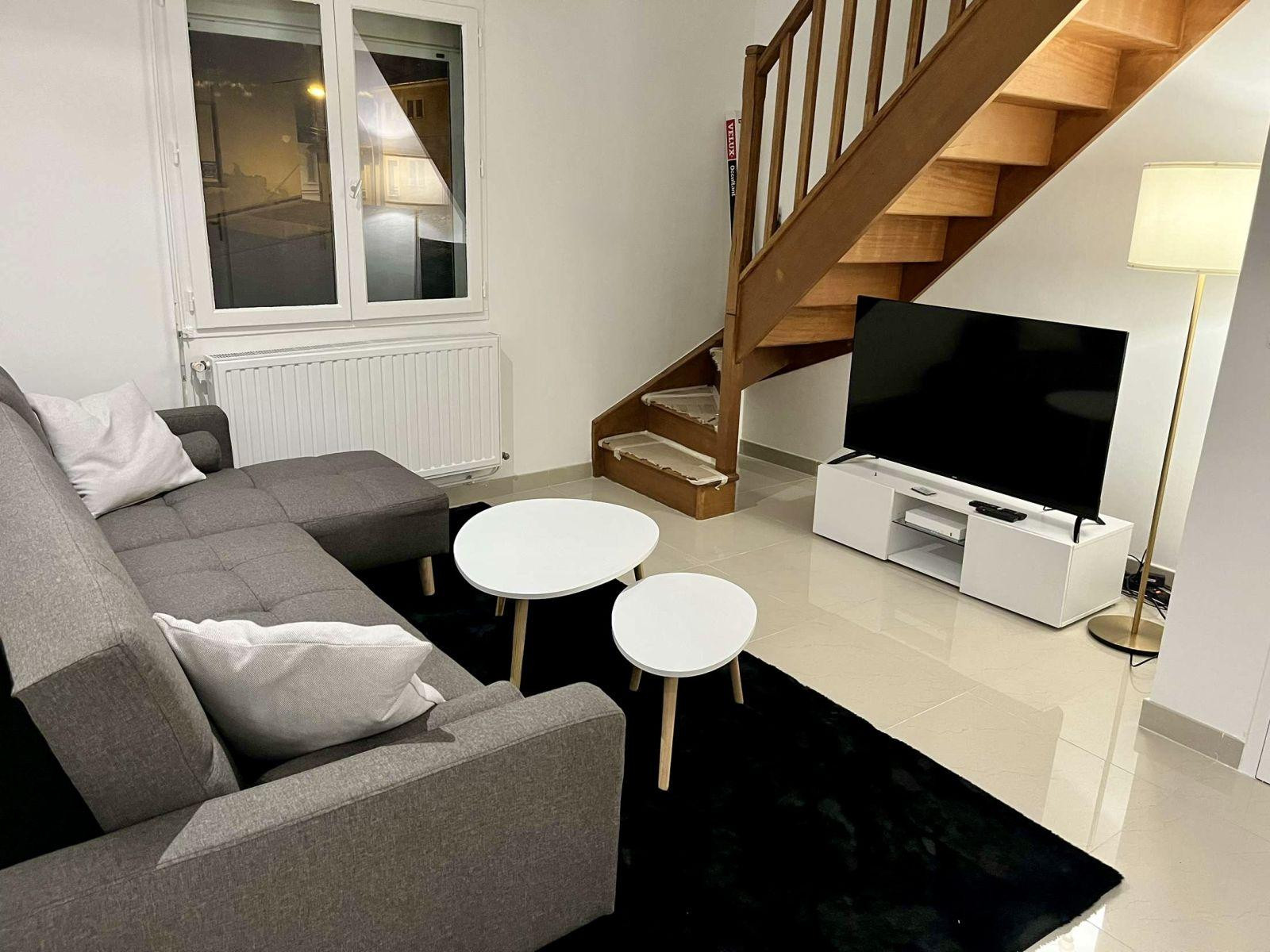 
                                                Colocation
                                                 COLOCATION RÉNOVÉE CHAMBRE MEUBLÉE LYON 7/ St Fons