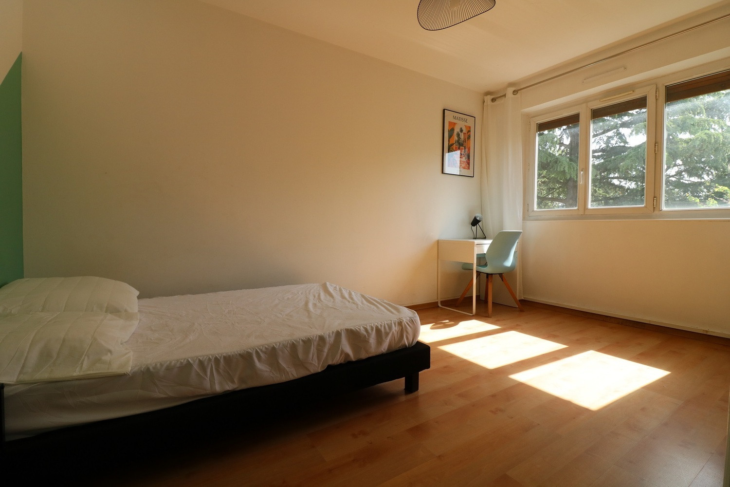 
                                                Colocation
                                                 Colocation spacieuse de 5 chambres
