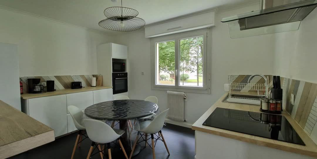 
                                                Location
                                                 Colocation spacieuse grande cuisine et salon