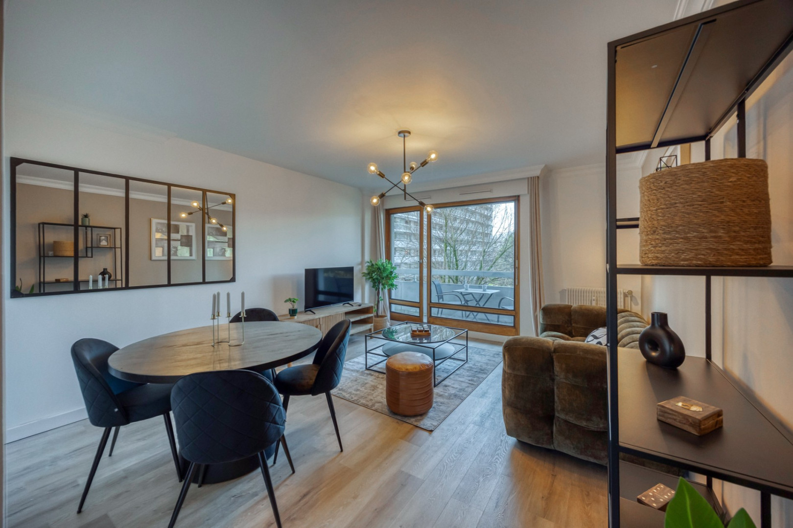 
                                                Vente
                                                 Colocation supérieure, rénové, balcon, rentabilité