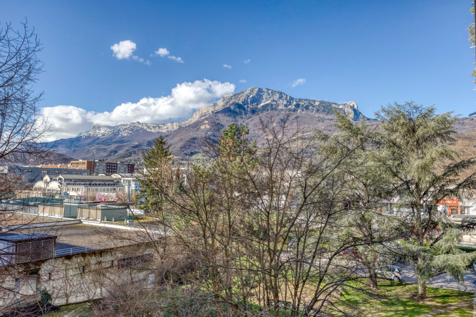 
                                                Vente
                                                 Colocation supérieure, rénové, balcon, rentabilité