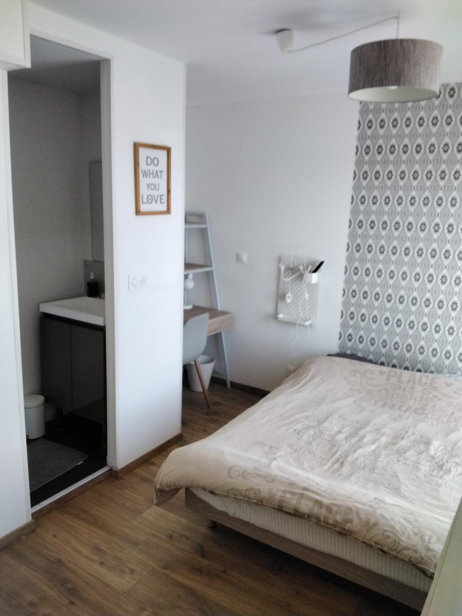 
                                                Colocation
                                                 Colocation sur Reims/ chambre privative