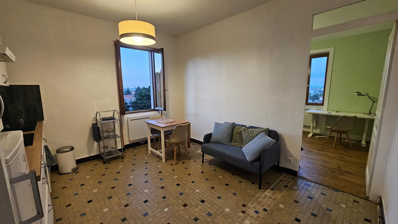 
                                                Location
                                                 Colocation tranquille, proche métro B et lyon sud