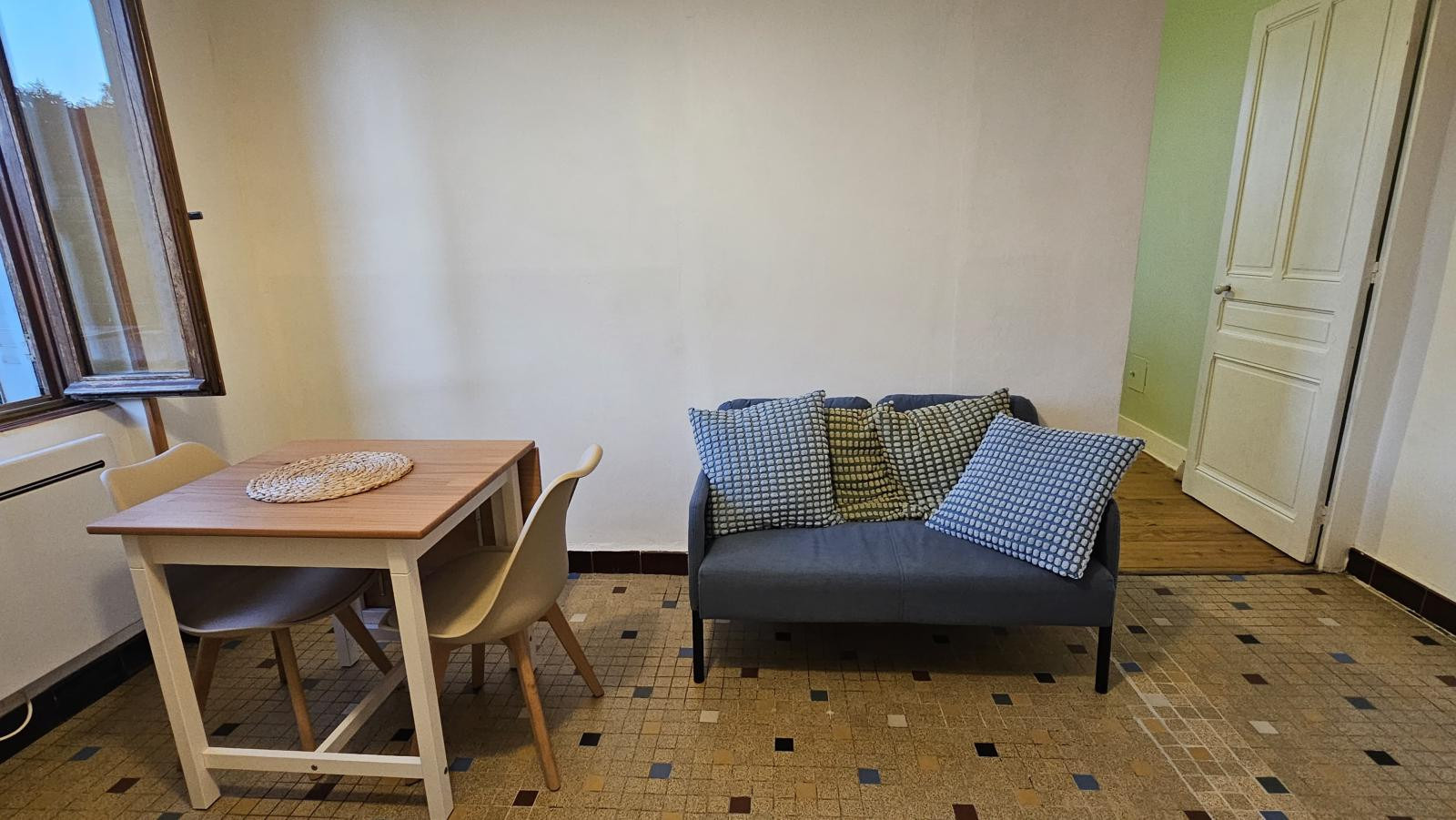 
                                                Location
                                                 Colocation tranquille, proche métro B et lyon sud