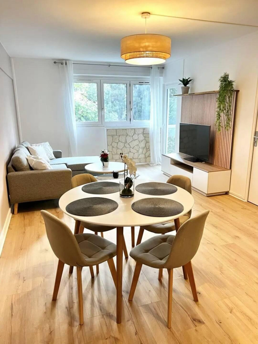 
                                                Location
                                                 Colocation très bien meublée pour 2