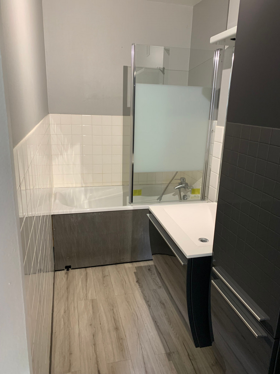 
                                                Location
                                                 Colocation trio (loyer tout inclus)