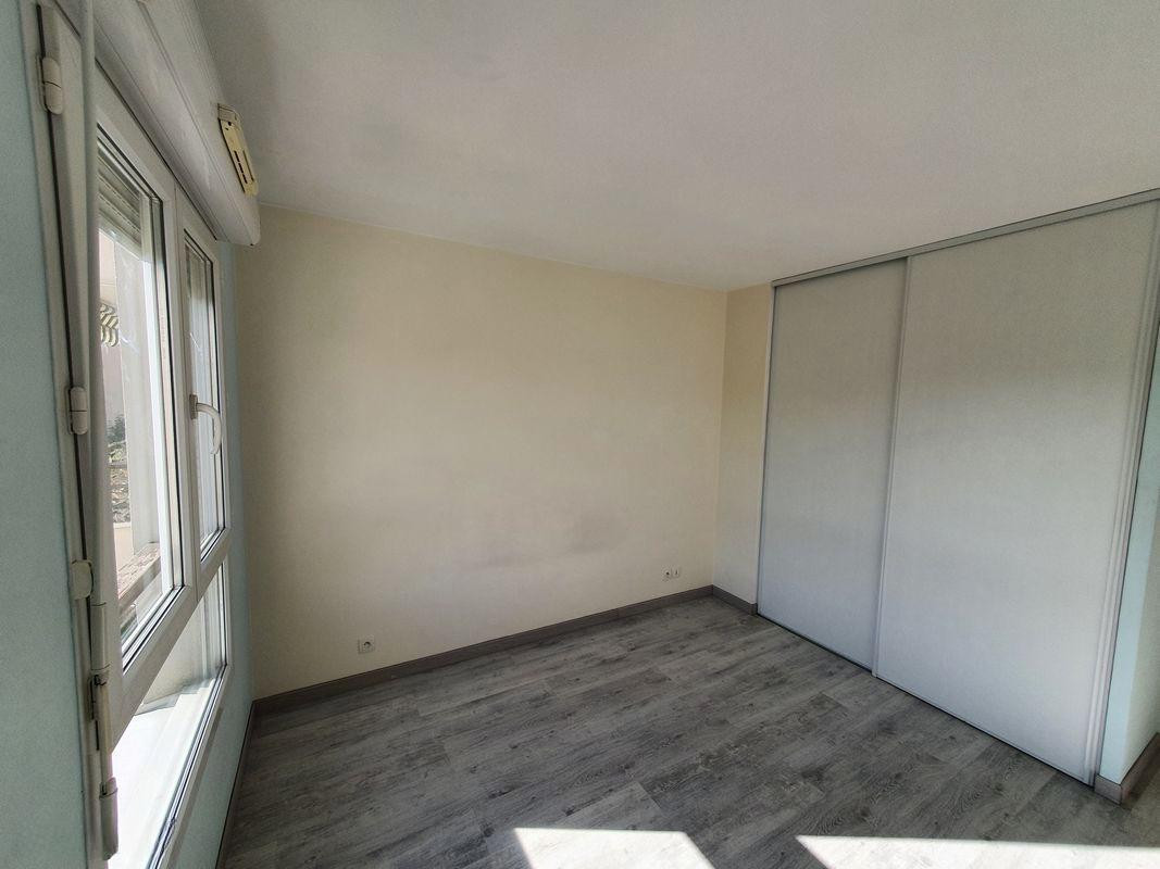 
                                                Location
                                                 Colombes 2 pièces