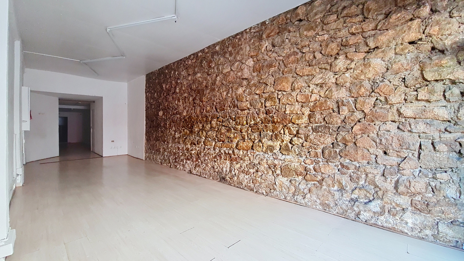
                                                Location
                                                 Commerce/Bureau  - Commerce - Bail Commercial  - Studio  - 58.68 m²