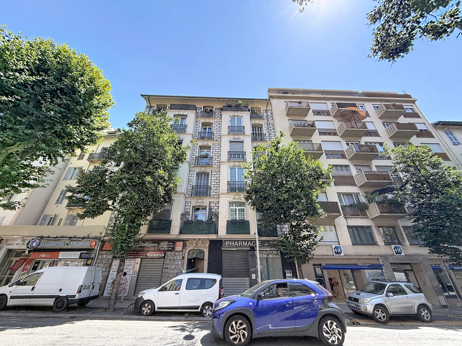 
                                                Vente
                                                 Commerce/Bureau  - Murs commerciaux  - 70.0 m²
