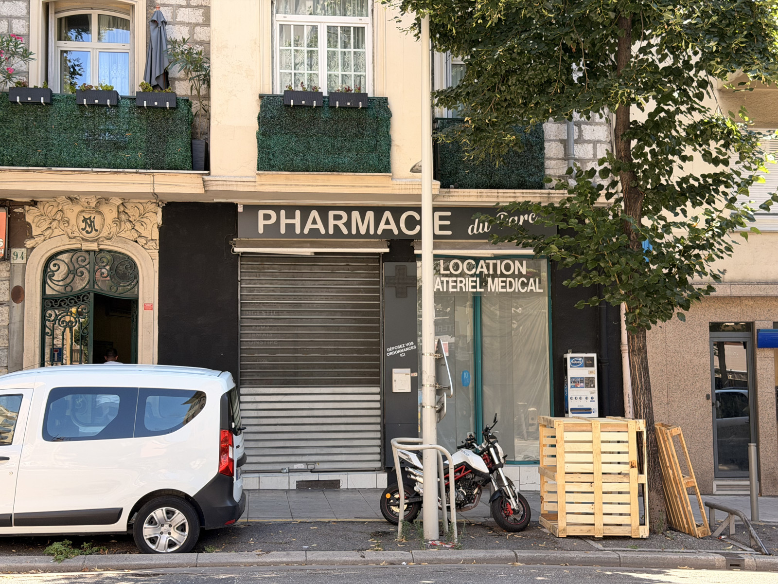 
                                                Vente
                                                 Commerce/Bureau  - Murs commerciaux  - 70.0 m²