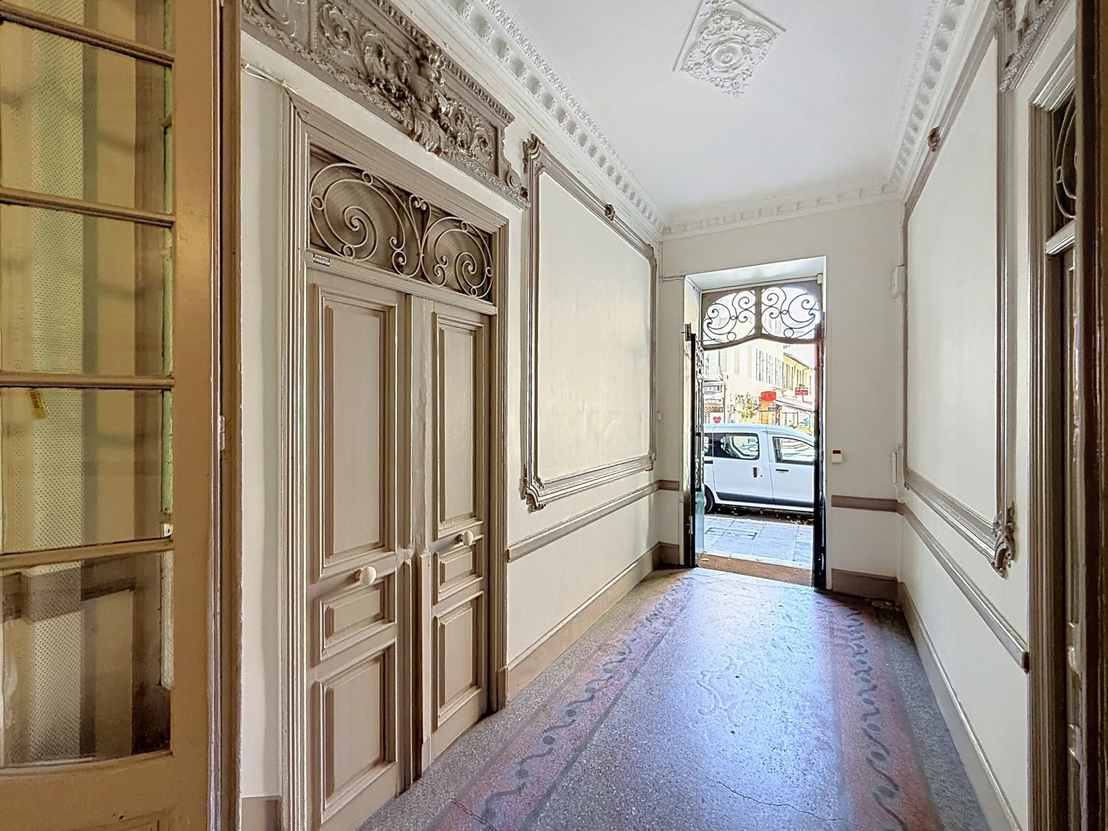 
                                                Vente
                                                 Commerce/Bureau  - Murs commerciaux  - 70.0 m²