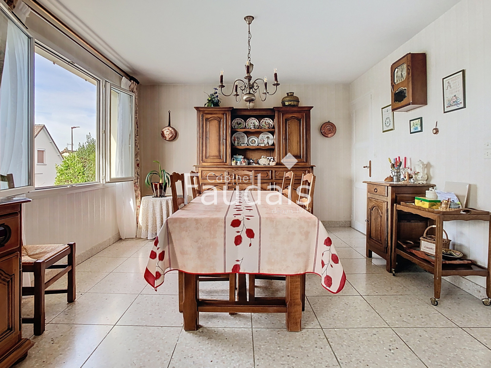 
                                                Vente
                                                 CONDÉ-SUR-VIRE, Maison 3 pièces principales 