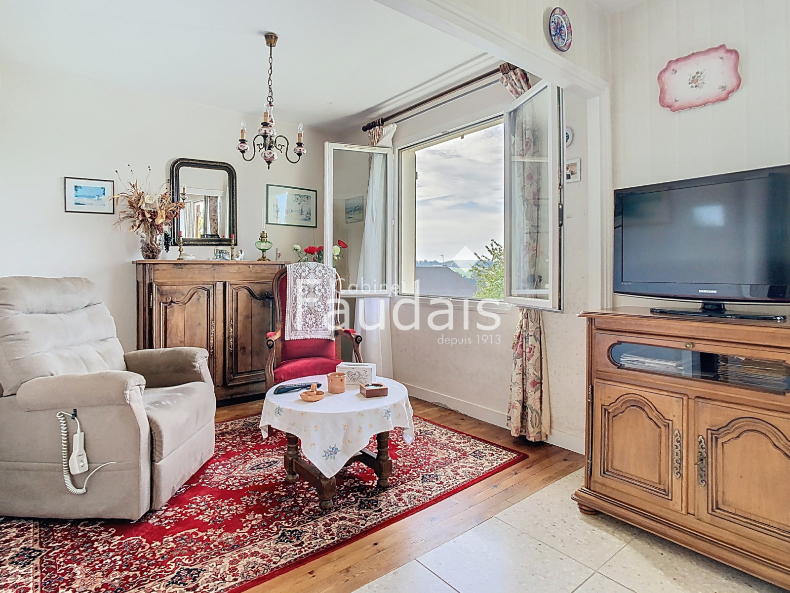 
                                                Vente
                                                 CONDÉ-SUR-VIRE, Maison 3 pièces principales 