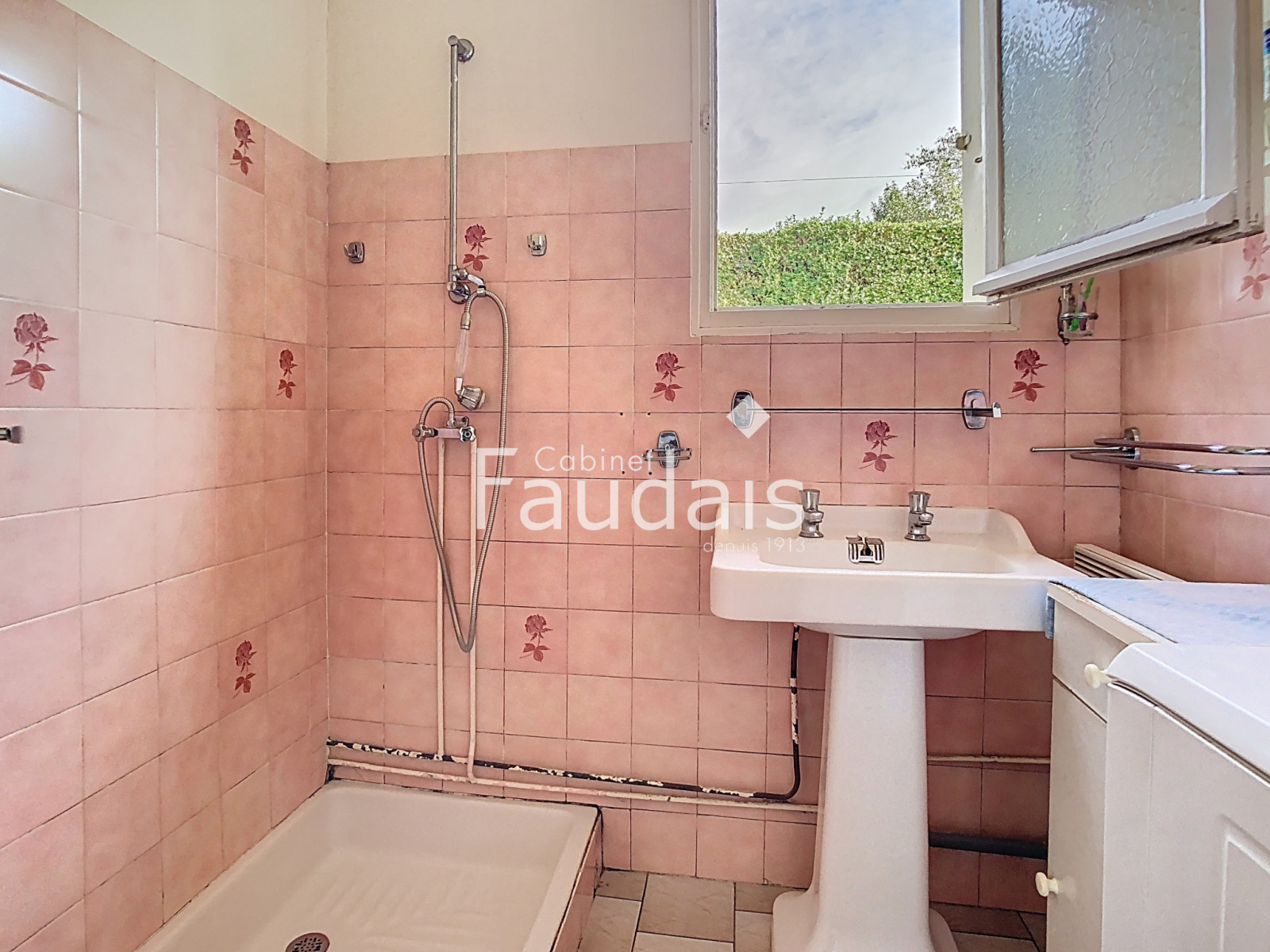 
                                                Vente
                                                 CONDÉ-SUR-VIRE, Maison 3 pièces principales 