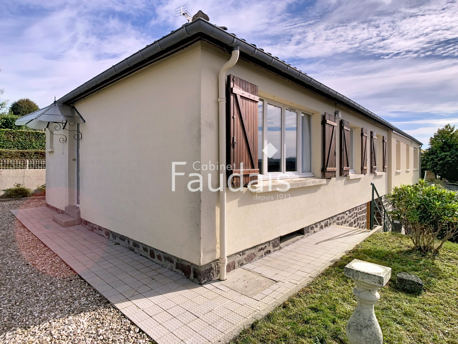 
                                                Vente
                                                 CONDÉ-SUR-VIRE, Maison 3 pièces principales 