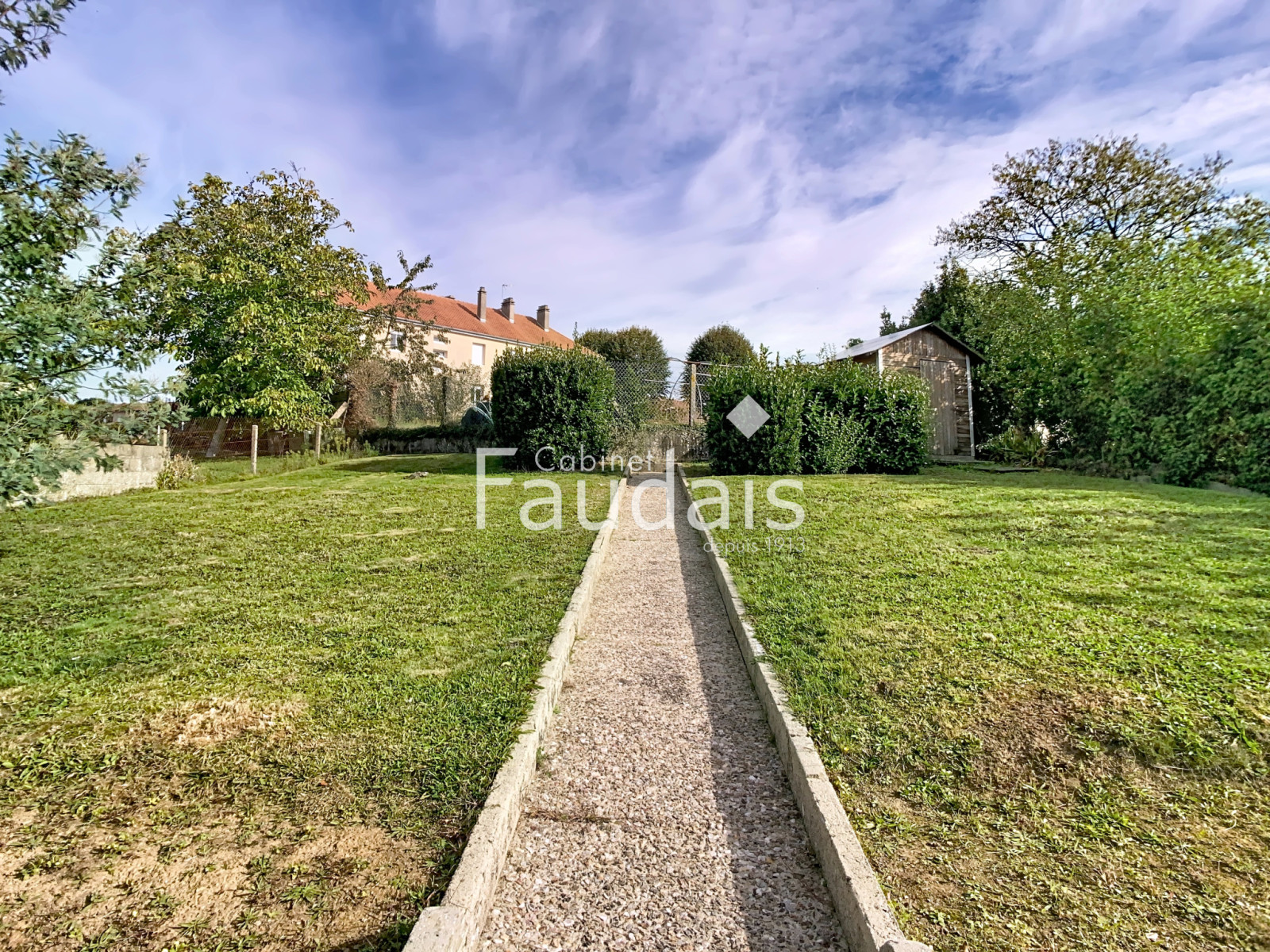 
                                                Vente
                                                 CONDÉ-SUR-VIRE, Maison 3 pièces principales 