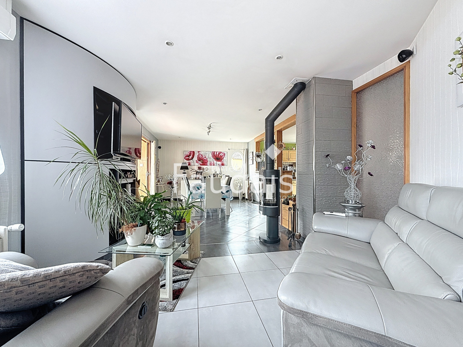 
                                                Vente
                                                 CONDE SUR VIRE maison avec hangar 