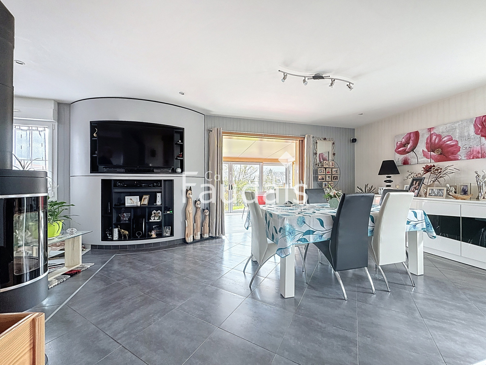 
                                                Vente
                                                 CONDE SUR VIRE maison avec hangar 