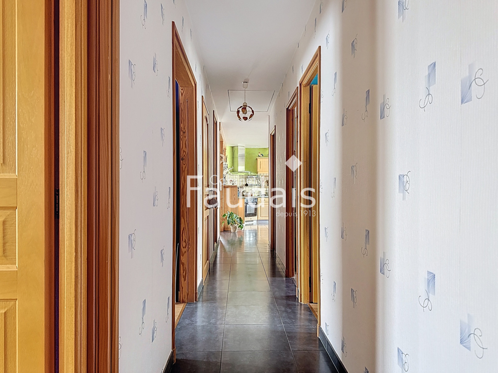 
                                                Vente
                                                 CONDE SUR VIRE maison avec hangar 