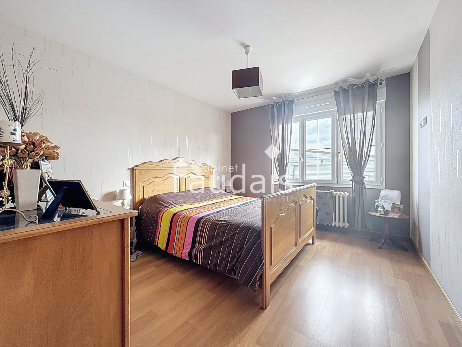 
                                                Vente
                                                 CONDE SUR VIRE maison avec hangar 