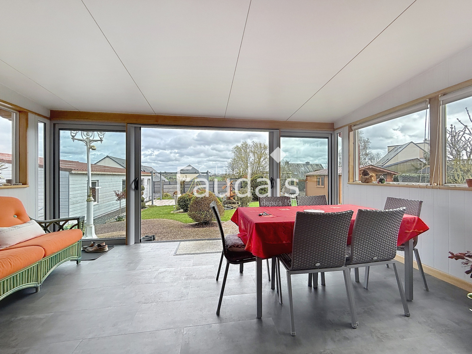 
                                                Vente
                                                 CONDE SUR VIRE maison avec hangar 