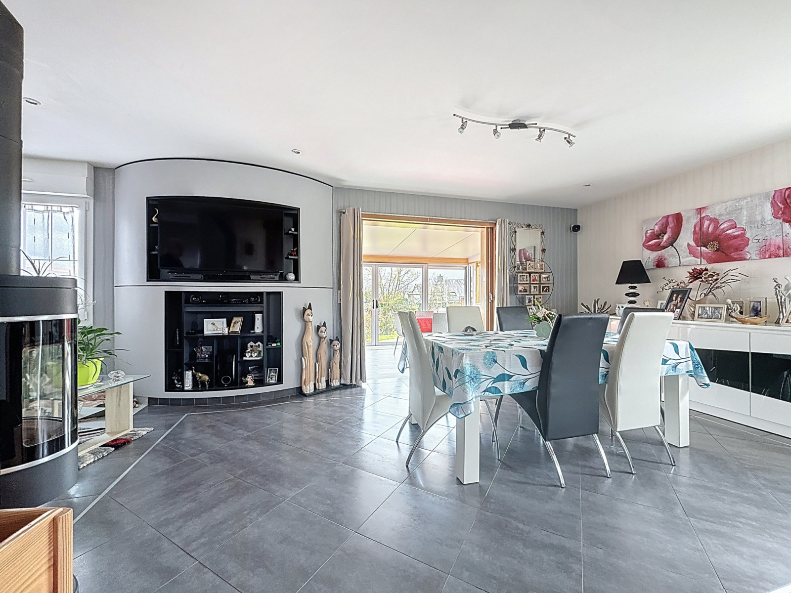 
                                                Vente
                                                 CONDE SUR VIRE maison avec hangar 