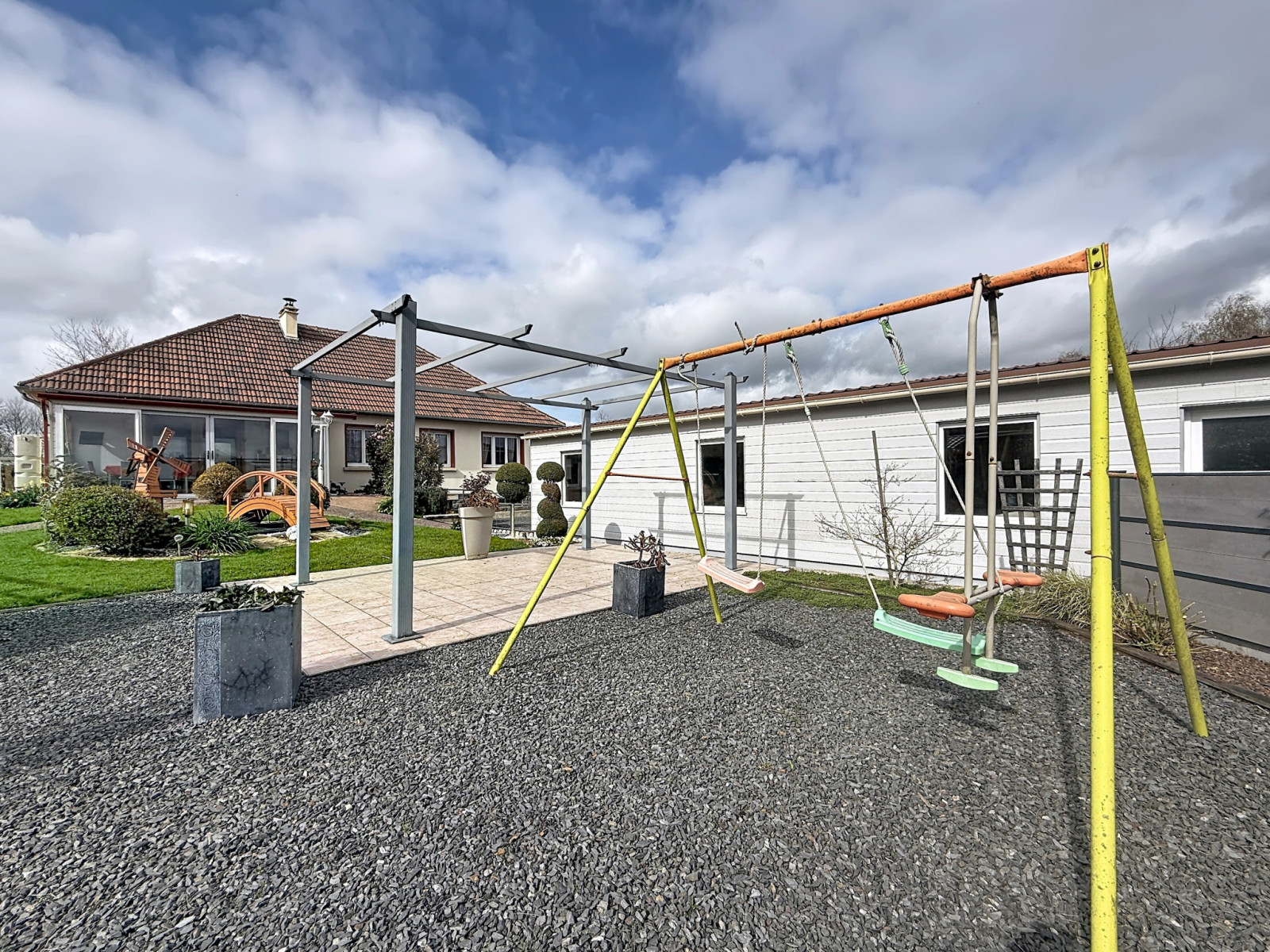 
                                                Vente
                                                 CONDE SUR VIRE maison avec hangar 