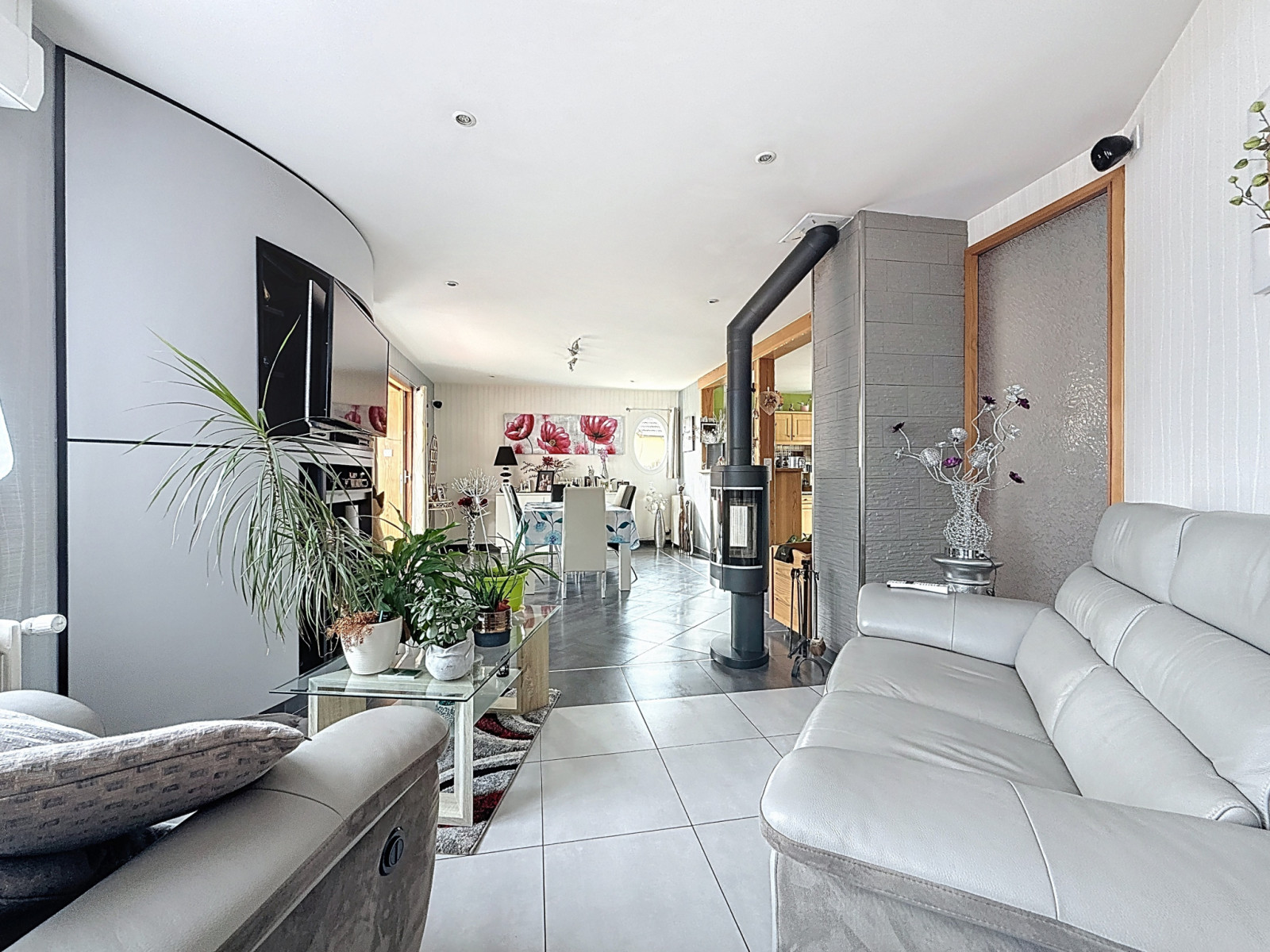 
                                                Vente
                                                 CONDE SUR VIRE maison avec hangar 