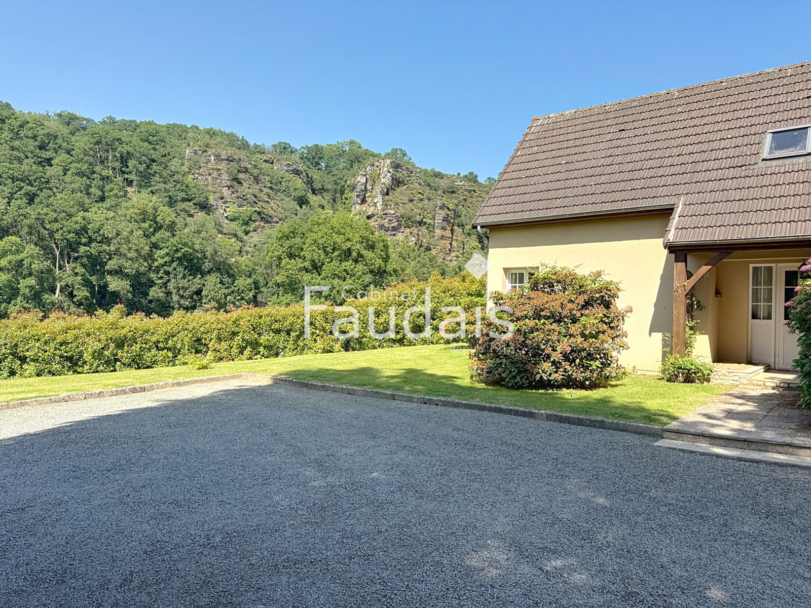 
                                                Vente
                                                 CONDE SUR VIRE roche de ham
