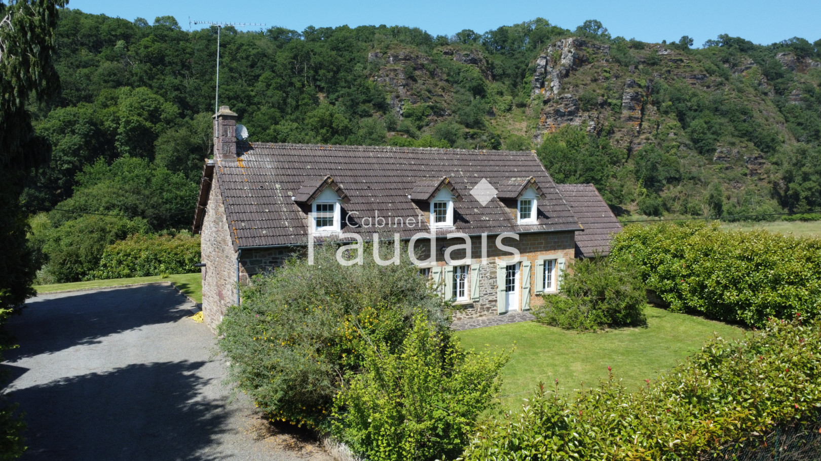 
                                                Vente
                                                 CONDE SUR VIRE roche de ham