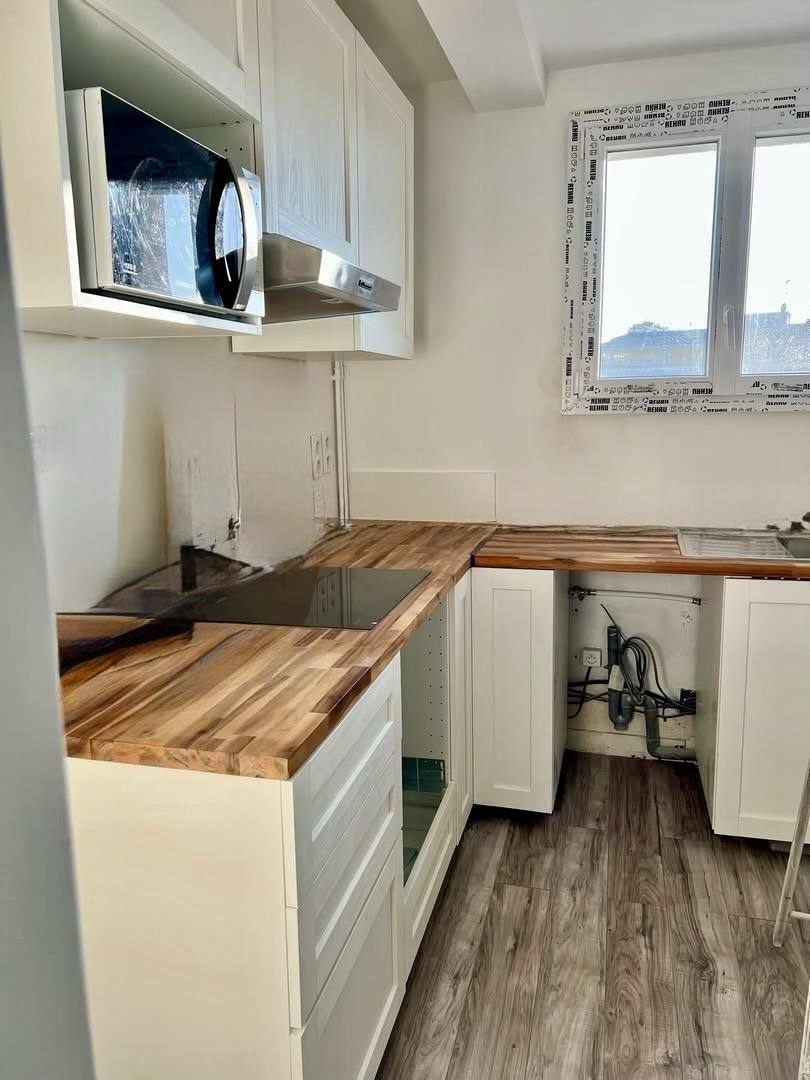 
                                                Location
                                                 Confort, emplacement et luminosité à ne pas rater