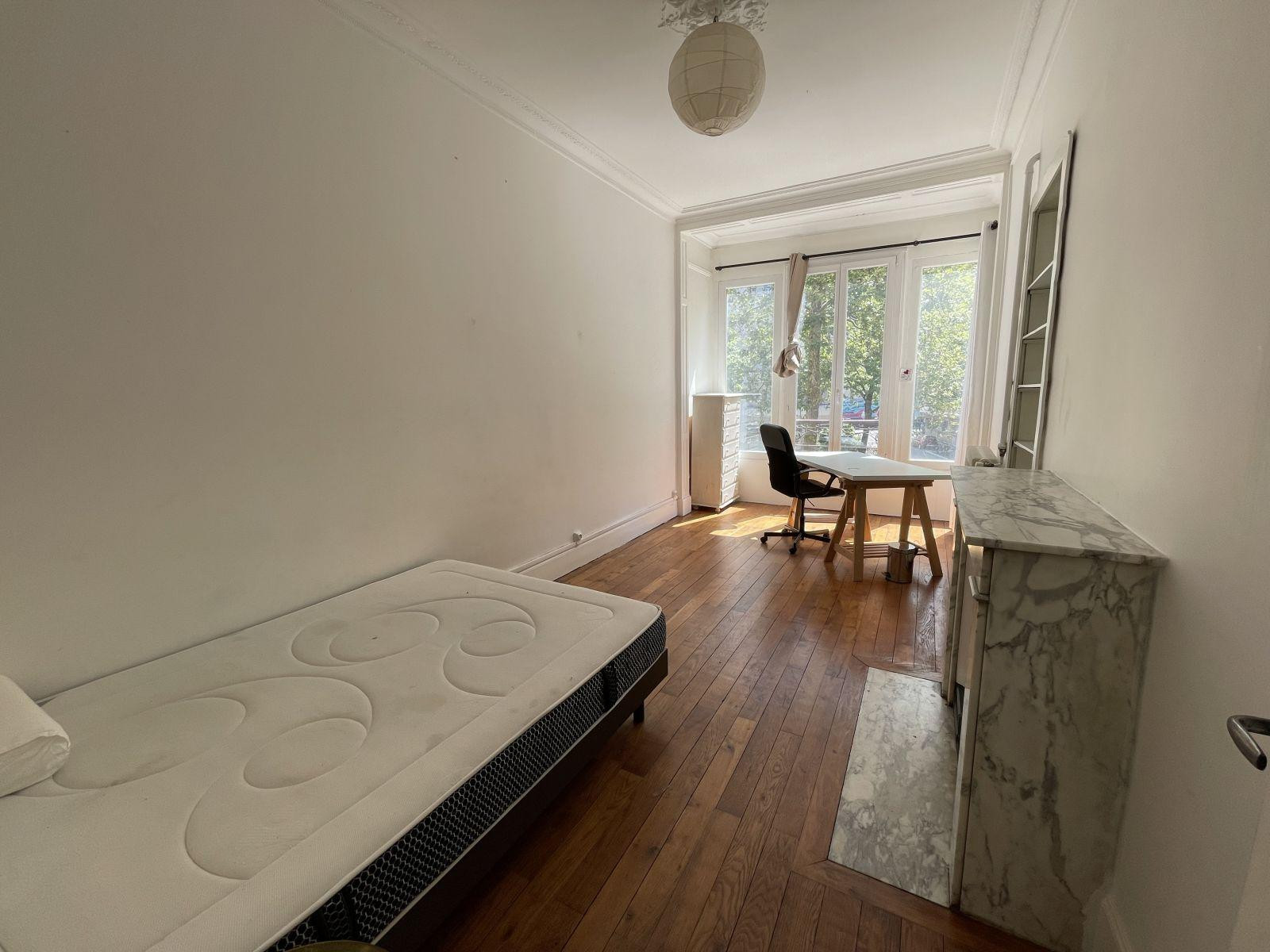 
                                                Location
                                                 Confortable appartement 5 pièces, cuisine