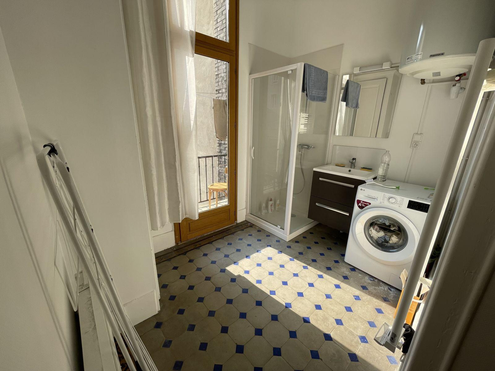 
                                                Location
                                                 Confortable appartement 5 pièces, cuisine