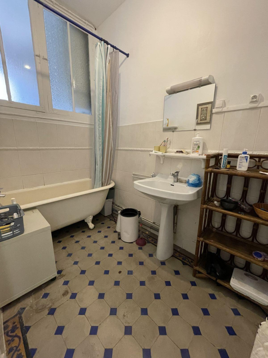 
                                                Location
                                                 Confortable appartement 5 pièces, cuisine