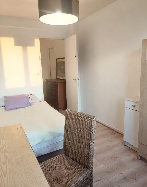 
                                                Colocation
                                                 Confortable chambre meublée 75m² Bagneux
