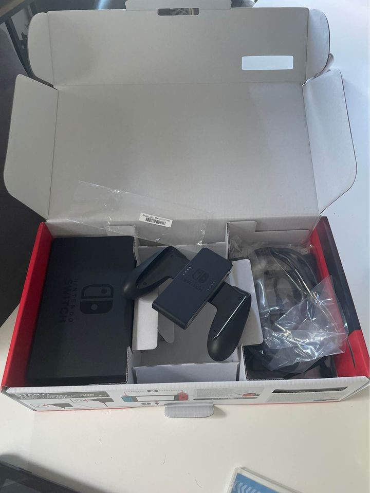 
                                                Console, jeu vidéo
                                                 Console Nintendo Switch plus 2 jeux