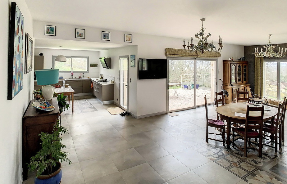 
                                                Vente
                                                 Contemporary house designed in the Périgord Noir