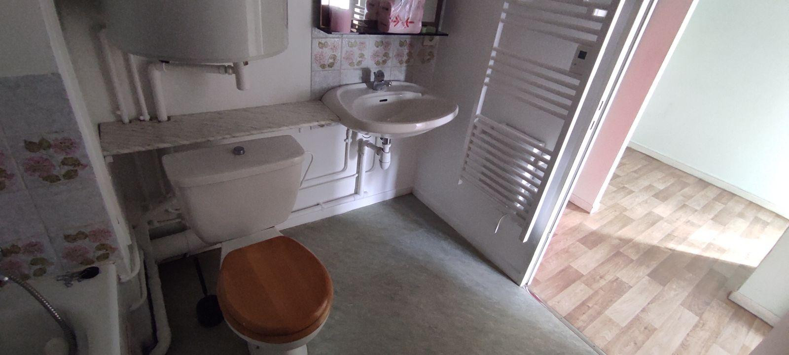 
                                                Location
                                                 Coquet appartement F2 bien situé
