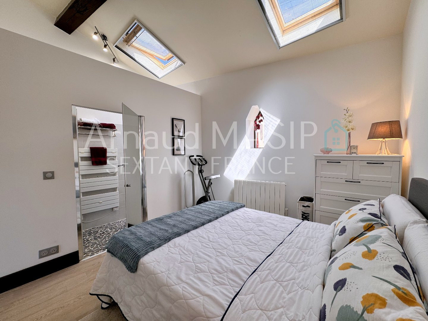 
                                                Vente
                                                 COQUETTE ET ATYPIQUE MAISONNETTE EN PIERRE, TERRASSE ET JARDINET ATTENANTS, AU CALME