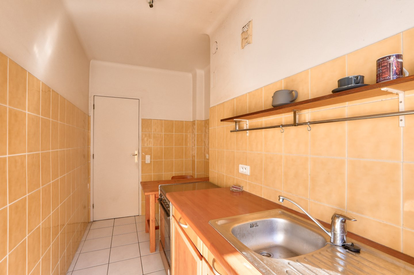 
                                                Vente
                                                 Corniche André de Joly, Nice - Appartement 3 pièces à rénover avec terrasse, parking et cave