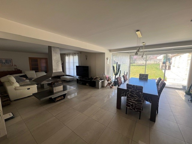 
                                                Vente
                                                 CORPS DE FERME 193M²