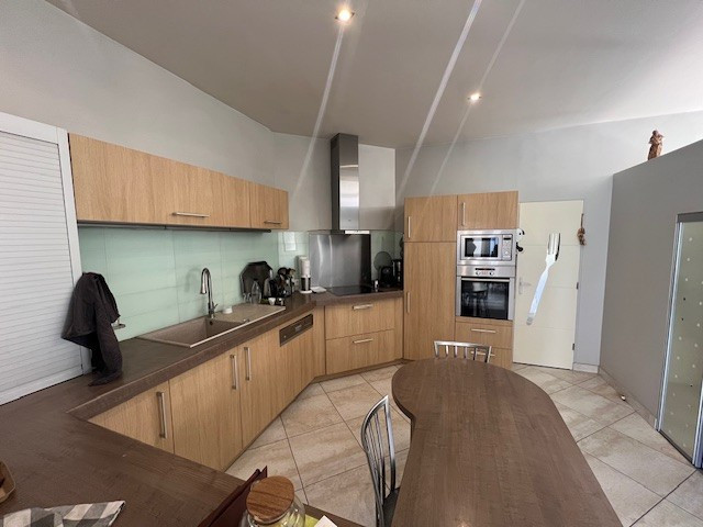 
                                                Vente
                                                 CORPS DE FERME 193M²