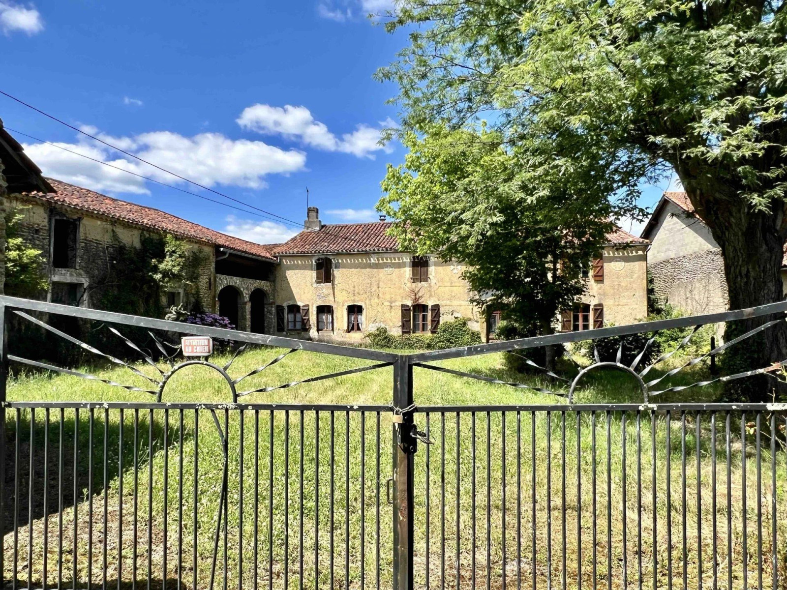 
                                                Vente
                                                 Corps de ferme avec dépendances | Madiran | 65