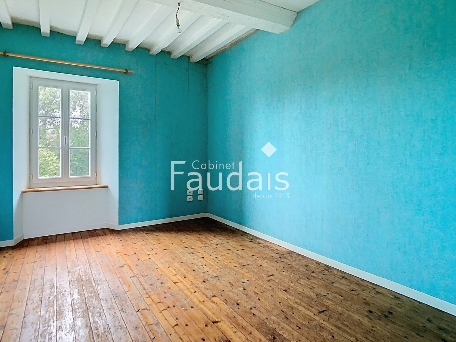
                                                Vente
                                                 CORPS DE FERME AVEC DEUX LOGEMENTS A BAUDRE