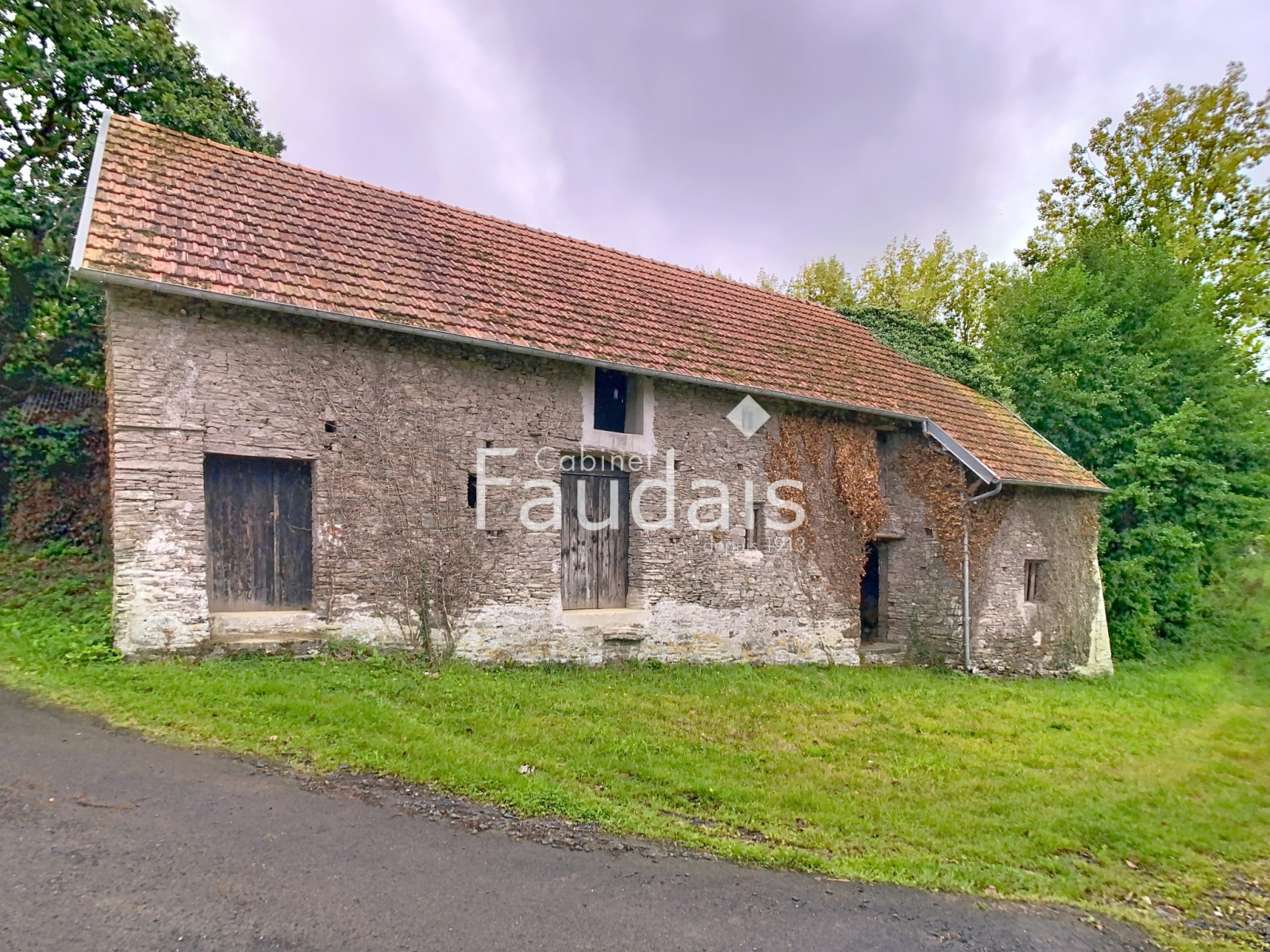 
                                                Vente
                                                 CORPS DE FERME AVEC DEUX LOGEMENTS A BAUDRE