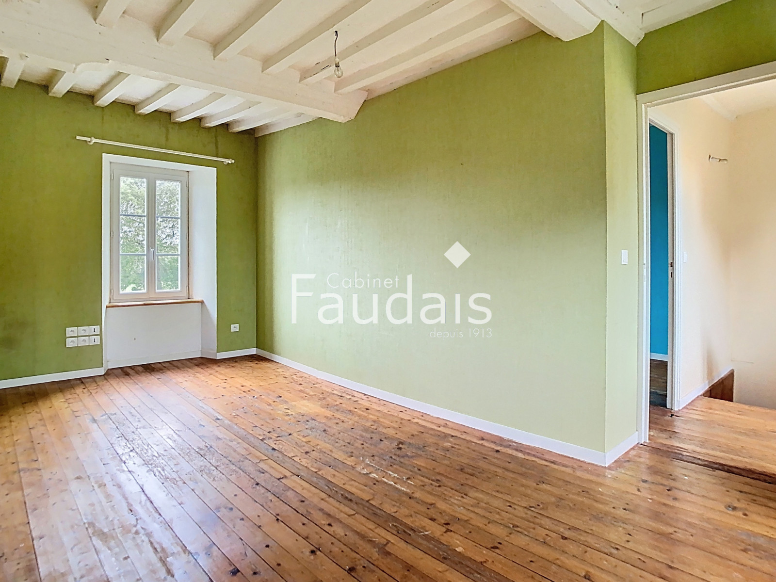 
                                                Vente
                                                 CORPS DE FERME AVEC DEUX LOGEMENTS A BAUDRE