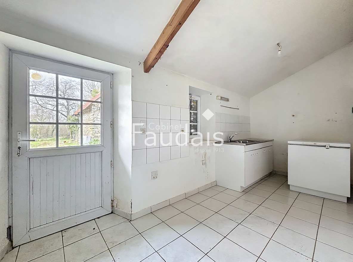 
                                                Vente
                                                 CORPS DE FERME AVEC DEUX LOGEMENTS A BAUDRE